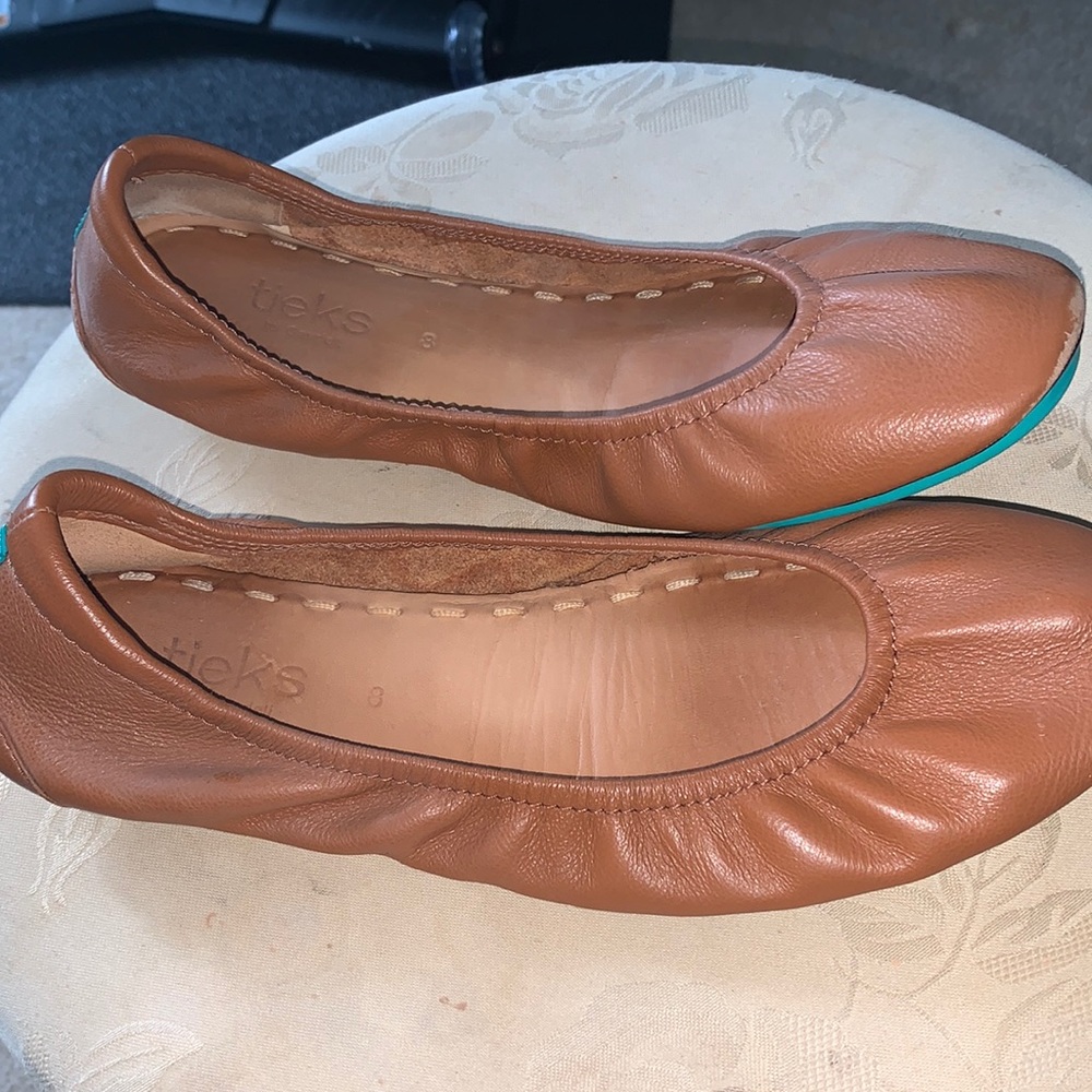 Worn once! Size 8 tieks. Great for teachers!